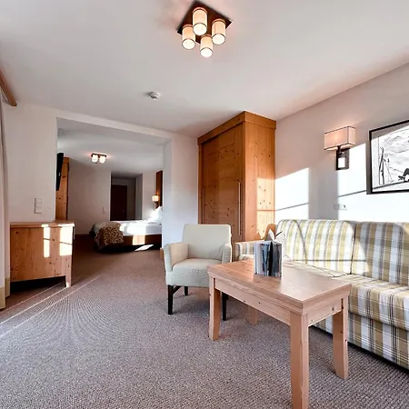 乌尔比斯古特酒店 4* 阿尔滕马克特蓬高