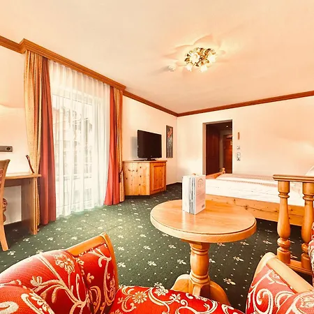 乌尔比斯古特酒店 4* 阿尔滕马克特蓬高