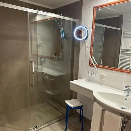 酒店 乌尔比斯古特酒店 4*