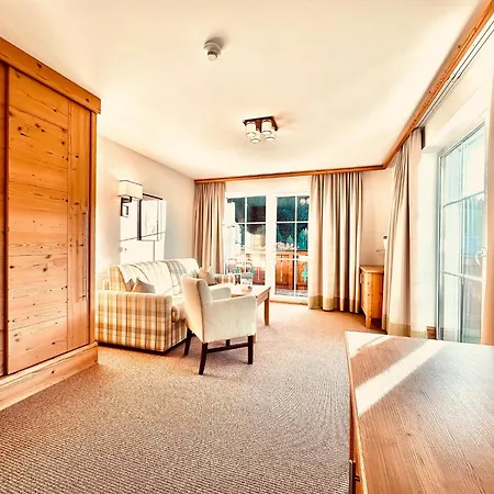 酒店 乌尔比斯古特酒店 4*