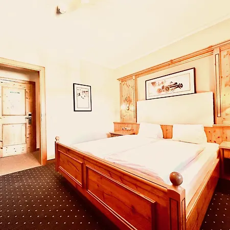 乌尔比斯古特酒店 阿尔滕马克特蓬高